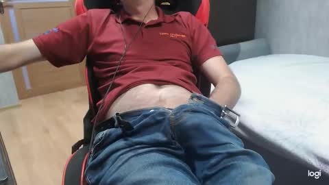 Snapshot of maximus3334 chatting on 09/22/25, 12:07 maximus3334 online show from 09/22/25, 12:07