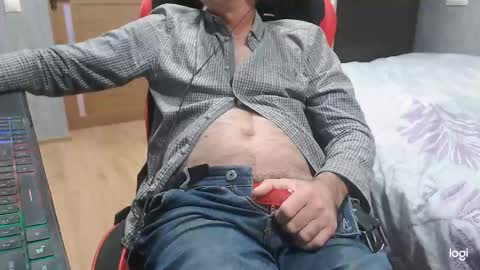 Snapshot of maximus3334 chatting on 09/29/25, 11:15 maximus3334 online show from 09/29/25, 11:15