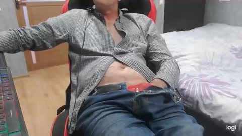 Snapshot of maximus3334 chatting on 10/01/25, 11:16 maximus3334 online show from 10/01/25, 11:16