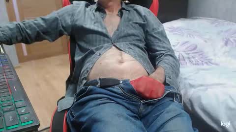 Snapshot of maximus3334 chatting on 10/08/25, 12:25 maximus3334 online show from 10/08/25, 12:25