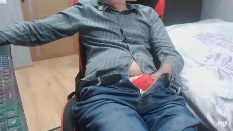 Snapshot of maximus3334 chatting on 10/15/25, 11:32 maximus3334 online show from 10/15/25, 11:32