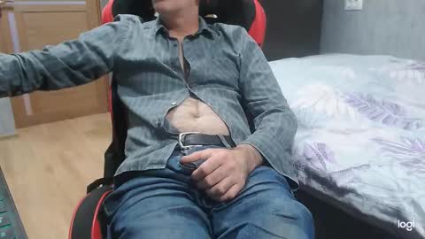 Snapshot of maximus3334 chatting on 10/16/25, 11:22 maximus3334 online show from 10/16/25, 11:22