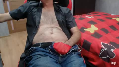 Snapshot of maximus3334 chatting on 10/17/25, 09:45 maximus3334 online show from 10/17/25, 09:45