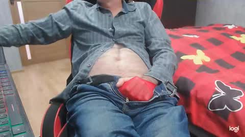 Snapshot of maximus3334 chatting on 10/20/25, 10:27 maximus3334 online show from 10/20/25, 10:27