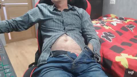 Snapshot of maximus3334 chatting on 10/23/25, 10:36 maximus3334 online show from 10/23/25, 10:36