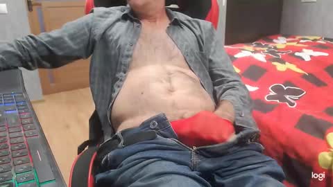 Snapshot of maximus3334 chatting on 10/24/25, 10:22 maximus3334 online show from 10/24/25, 10:22