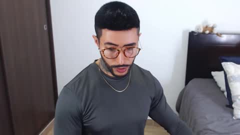 Independent Model online show from 12/11/24, 02:52