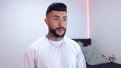 Independent Model online show from 09/17/25, 01:51