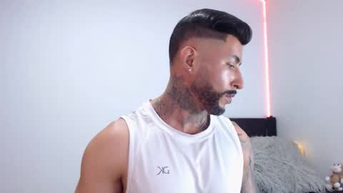 Independent Model online show from 10/03/25, 02:41