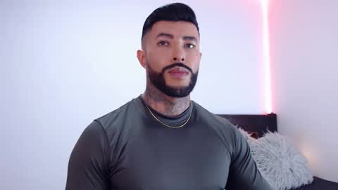 Independent Model online show from 10/11/25, 02:44