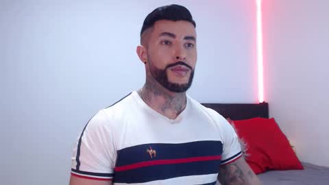 Independent Model online show from 11/11/25, 04:45