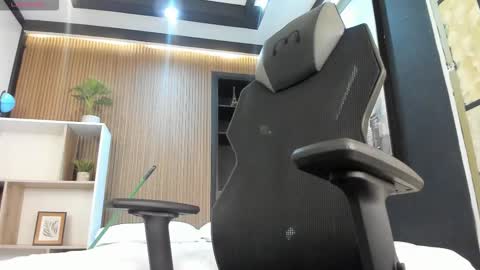 Snapshot of maximusclark1_ chatting on 03/16/26, 11:47 Maximus online show from 03/16/26, 11:47