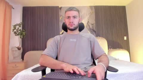Snapshot of maximusclark1_ chatting on 05/01/26, 12:10 Maximus online show from 05/01/26, 12:10