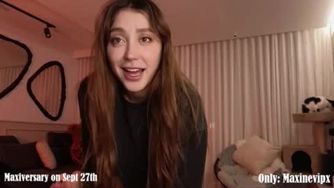 Maxine online show from 09/26/25, 12:14