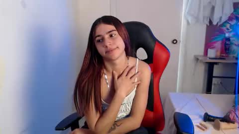 Snapshot of maxinesex_ chatting on 10/21/25, 02:40 maxinesex_ online show from 10/21/25, 02:40