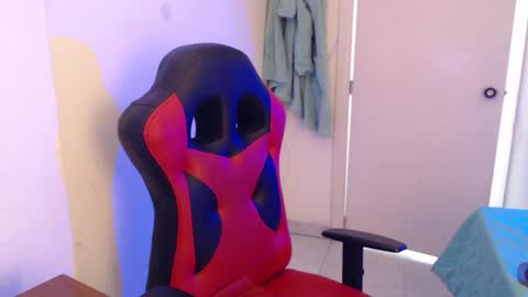 Snapshot of maxinesex_ chatting on 02/18/26, 04:36 maxinesex_ online show from 02/18/26, 04:36
