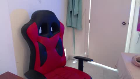 Snapshot of maxinesex_ chatting on 02/28/26, 01:45 maxinesex_ online show from 02/28/26, 01:45