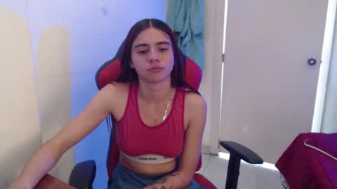 Snapshot of maxinesex_ chatting on 05/23/26, 02:10 maxinesex_ online show from 05/23/26, 02:10