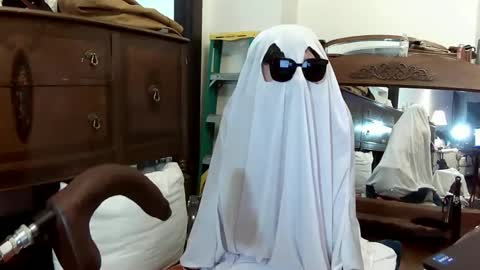 Snapshot of maxjr8008 chatting on 10/30/25, 06:59 maxjr8008 online show from 10/30/25, 06:59