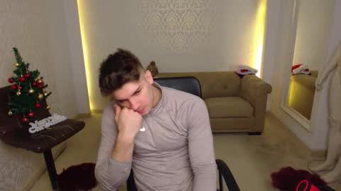 Snapshot of maxkaiden chatting on 12/17/25, 05:57 MaxKaiden online show from 12/17/25, 05:57