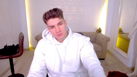 Snapshot of maxkaiden chatting on 04/11/26, 04:39 MaxKaiden online show from 04/11/26, 04:39