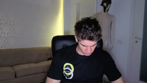 Snapshot of maxkaiden chatting on 06/11/26, 04:21 MaxKaiden online show from 06/11/26, 04:21