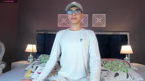 Max Owen  online show from 01/11/25, 07:27