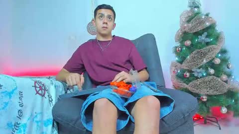 Snapshot of maxowens_oficial chatting on 12/15/24, 11:31 MAX online show from 12/15/24, 11:31