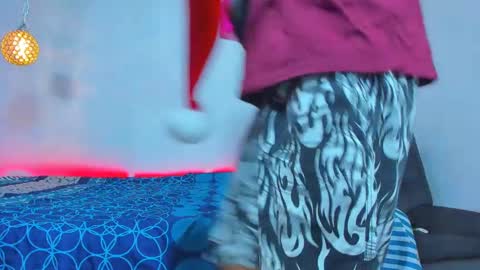 Snapshot of maxowens_oficial chatting on 12/29/24, 10:47 MAX online show from 12/29/24, 10:47