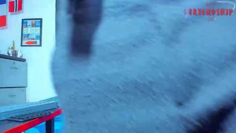 Snapshot of maxowens_oficial chatting on 09/20/25, 11:06 MAX online show from 09/20/25, 11:06