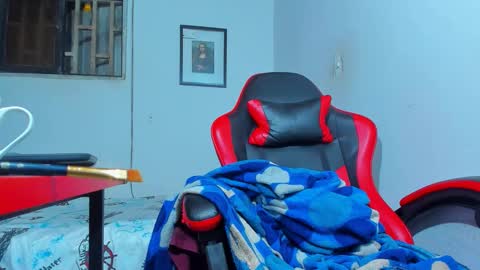 Snapshot of maxowens_oficial chatting on 11/16/25, 11:54 MAX online show from 11/16/25, 11:54