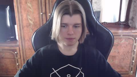 Max online show from 12/04/24, 08:23