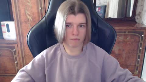 Max online show from 02/19/25, 03:49