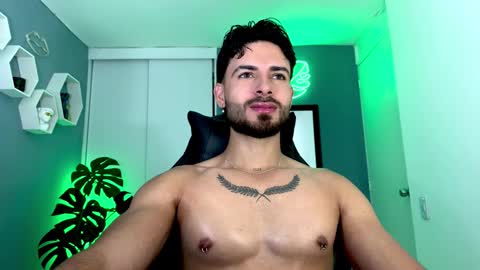 Snapshot of maxtowers chatting on 10/23/25, 11:35 Maxi online show from 10/23/25, 11:35