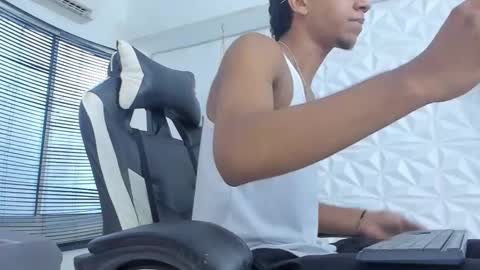 maxvibe420 online show from 09/17/25, 01:24