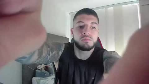 maxvibe_ online show from 11/18/25, 02:32