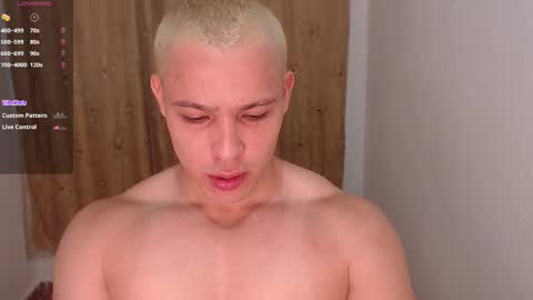 Snapshot of maxwel949813 chatting on 02/27/25, 11:41 Max online show from 02/27/25, 11:41