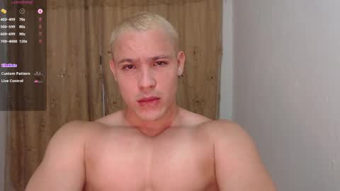 Snapshot of maxwel949813 chatting on 02/27/25, 04:32 Max online show from 02/27/25, 04:32