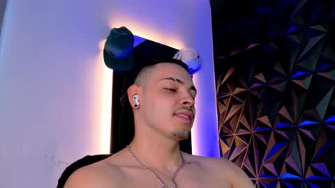 MAX online show from 10/14/25, 10:32