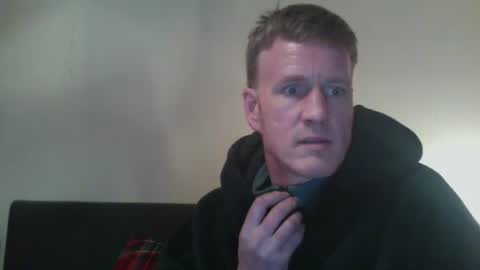 Snapshot of maxwilly7803039708 chatting on 03/31/26, 04:02 maxwilly7803039708 online show from 03/31/26, 04:02