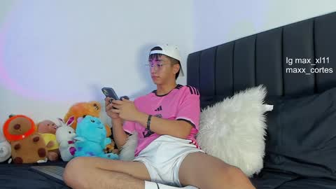 Snapshot of maxx_cortes chatting on 01/31/25, 10:52 maxx_cortes online show from 01/31/25, 10:52