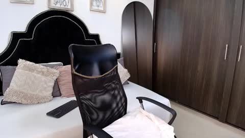 Maxxi online show from 09/18/25, 12:34