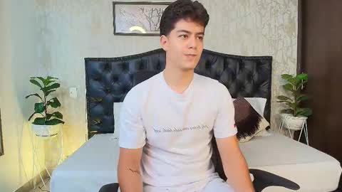 Maxxi online show from 09/28/25, 03:23