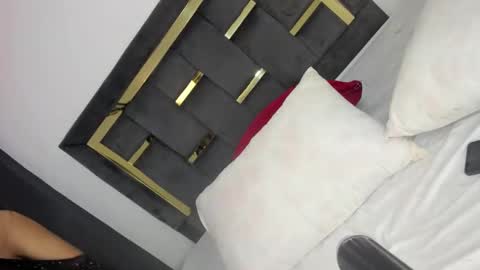 Snapshot of maxxine_vx chatting on 11/01/25, 04:03 Valentina online show from 11/01/25, 04:03