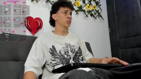Snapshot of maxxx_bigcock chatting on 02/14/26, 01:35 Max online show from 02/14/26, 01:35