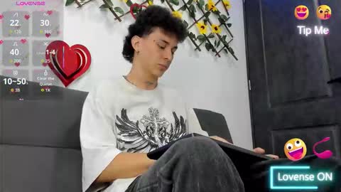 Snapshot of maxxx_bigcock chatting on 02/18/26, 01:34 Max online show from 02/18/26, 01:34