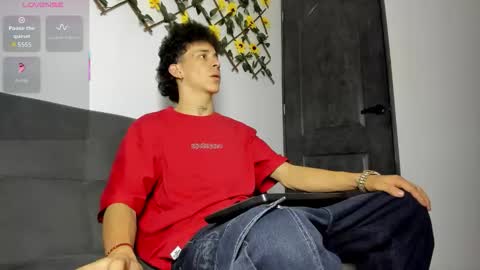 Snapshot of maxxx_bigcock chatting on 03/17/26, 01:54 Max online show from 03/17/26, 01:54