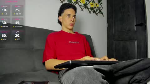 Snapshot of maxxx_bigcock chatting on 04/24/26, 03:09 Max online show from 04/24/26, 03:09