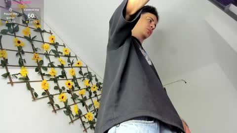 Snapshot of maxxx_bigcock chatting on 06/03/26, 02:47 Max online show from 06/03/26, 02:47