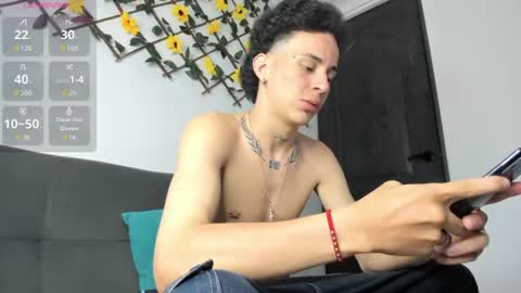 Snapshot of maxxx_bigcock chatting on 06/09/26, 01:28 Max online show from 06/09/26, 01:28